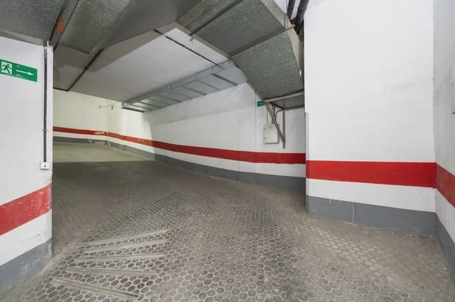 Garage til salg i Centro - Sagrario, Granada by - € 40.000 (Ref: 9928314)