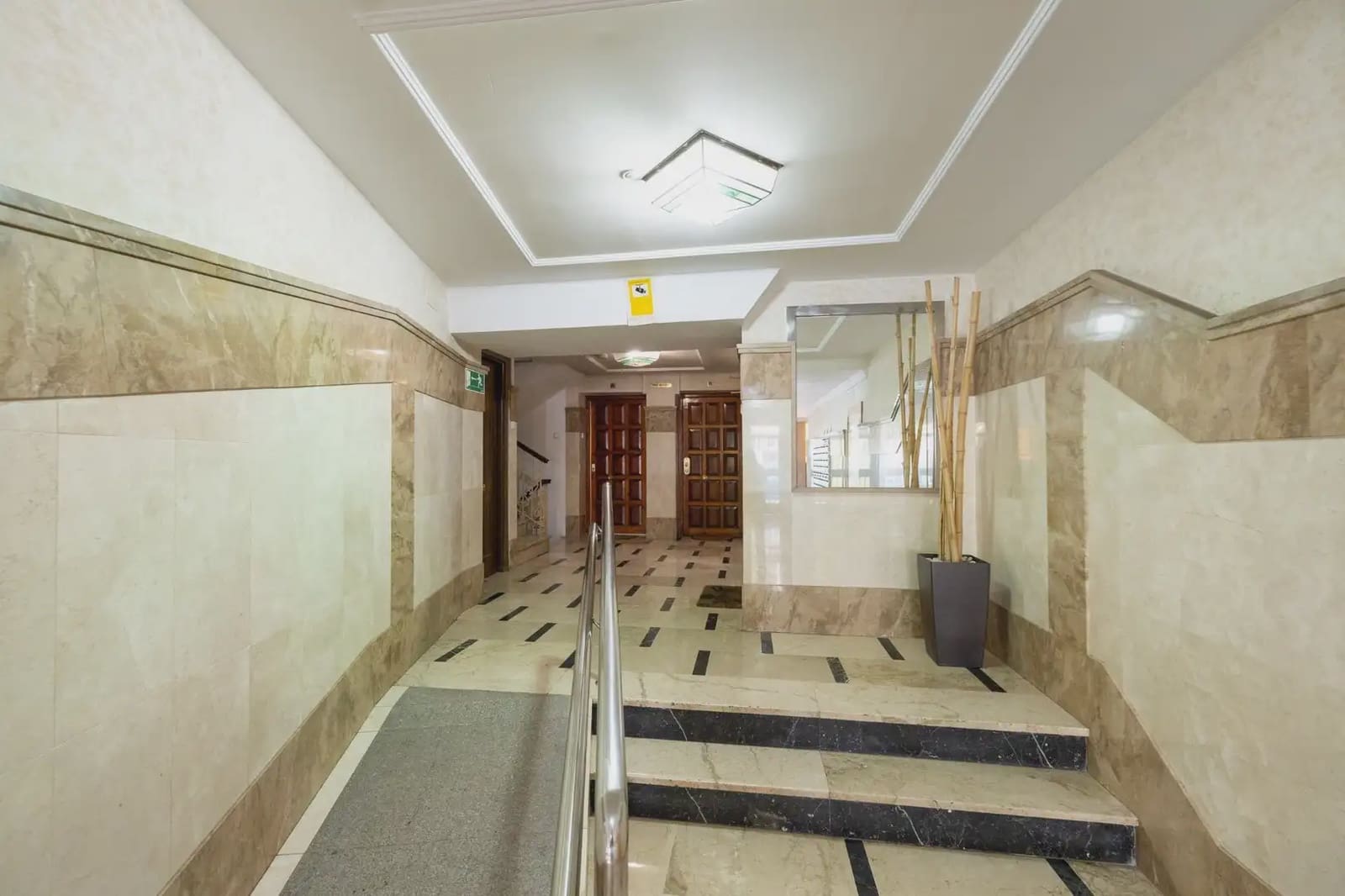 Piso de 4 habitaciones en Granada ciudad en venta - 320.000 € (Ref: 9928537)