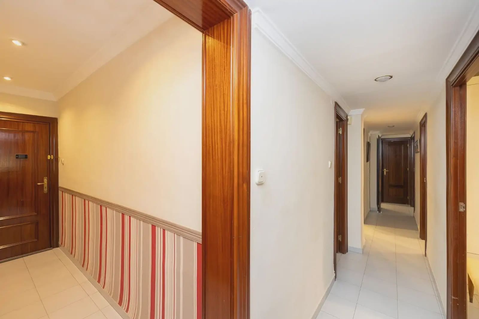 Piso de 4 habitaciones en Granada ciudad en venta - 320.000 € (Ref: 9928537)