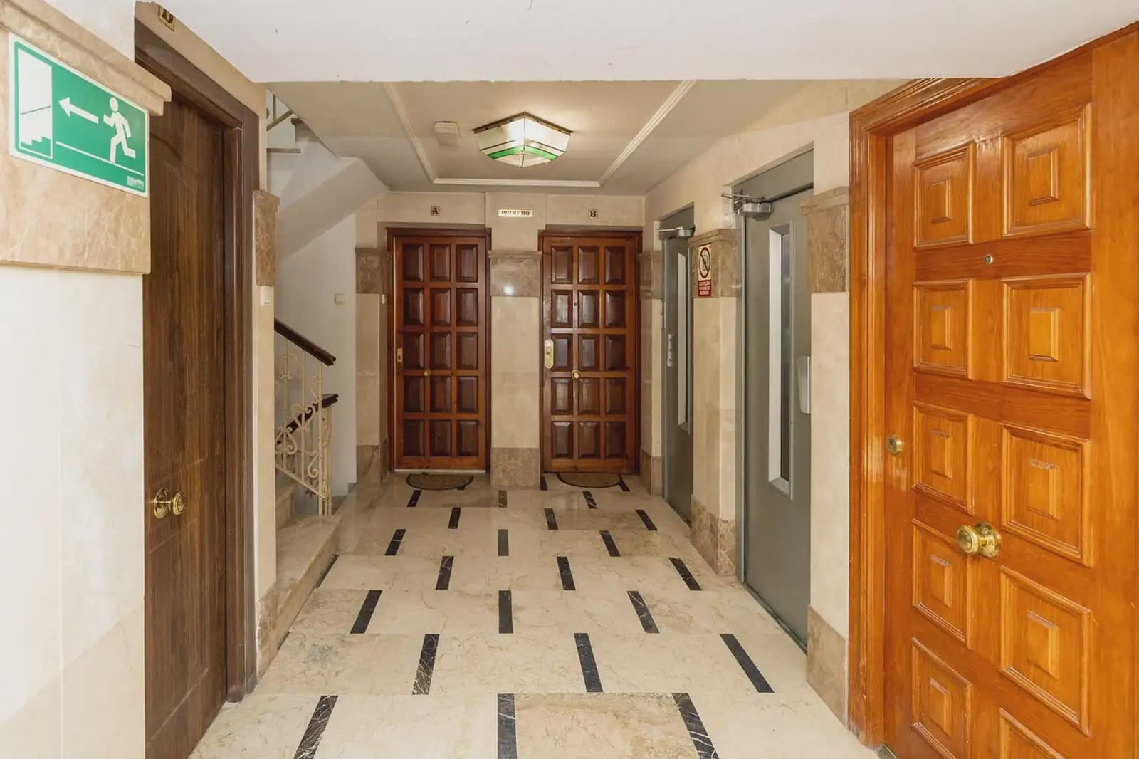 Piso de 4 habitaciones en Granada ciudad en venta - 320.000 € (Ref: 9928537)
