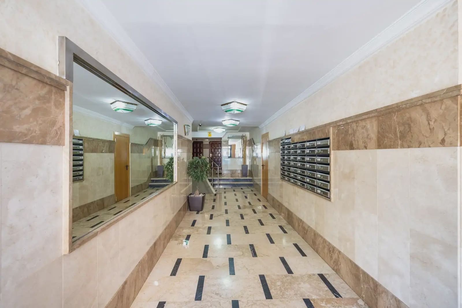 Piso de 4 habitaciones en Granada ciudad en venta - 320.000 € (Ref: 9928537)
