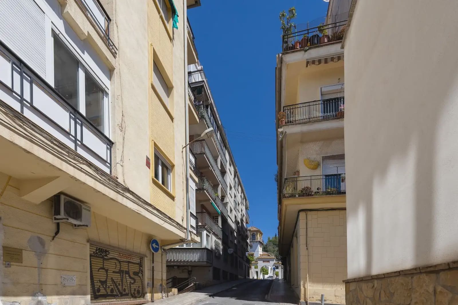 Piso de 4 habitaciones en Granada ciudad en venta - 320.000 € (Ref: 9928537)