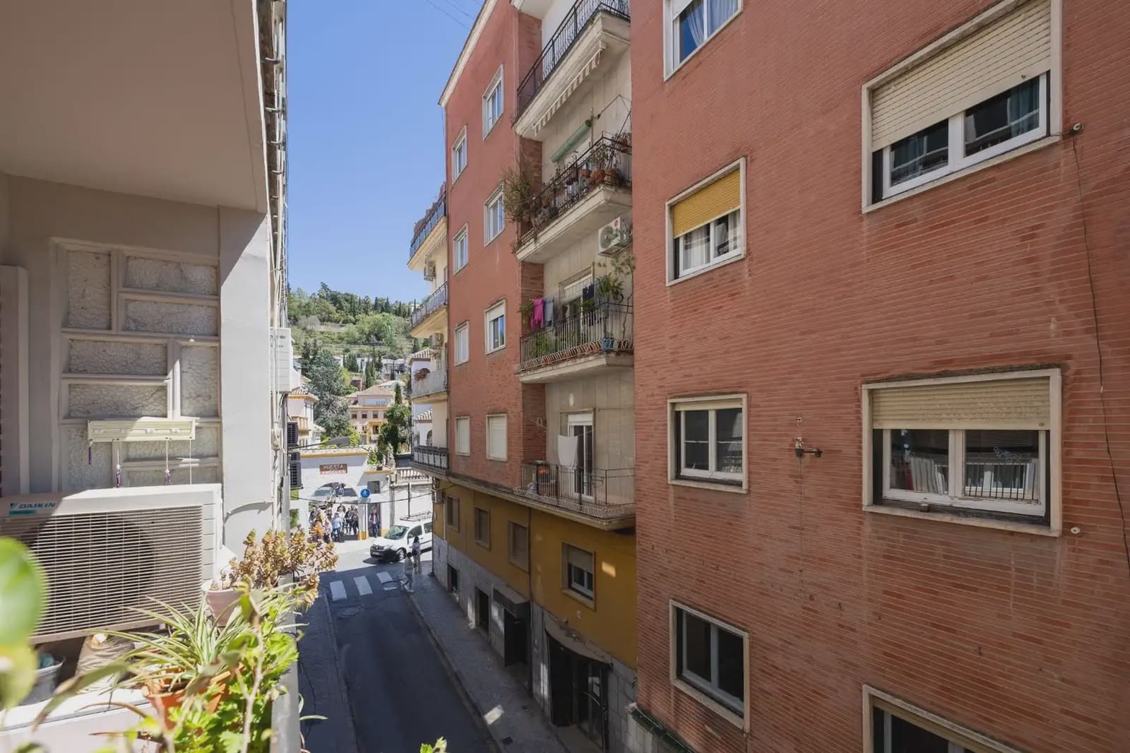 Piso de 4 habitaciones en Granada ciudad en venta - 320.000 € (Ref: 9928537)
