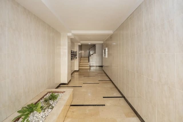 3 soveværelse Lejlighed til salg i Camino de Ronda - Rosaleda, Granada by - € 219.000 (Ref: 9930028)