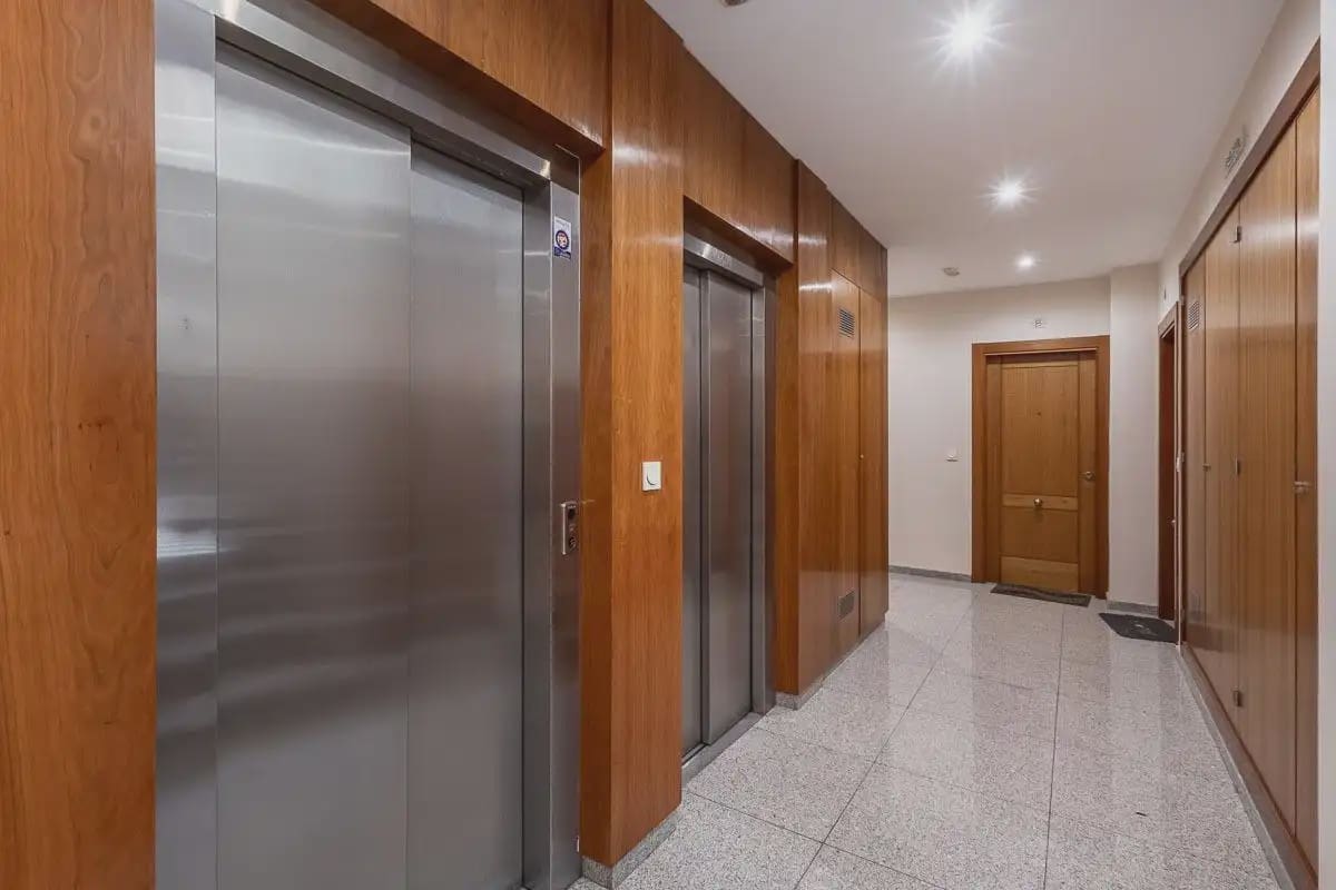 2 soveværelse Lejlighed til salg i Granada by med swimmingpool garage - € 345.000 (Ref: 9932392)