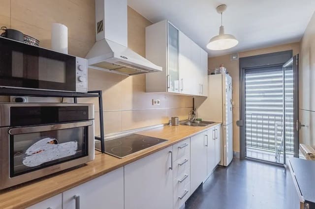2 soveværelse Lejlighed til salg i Figares, Granada by med swimmingpool garage - € 345.000 (Ref: 9932392)