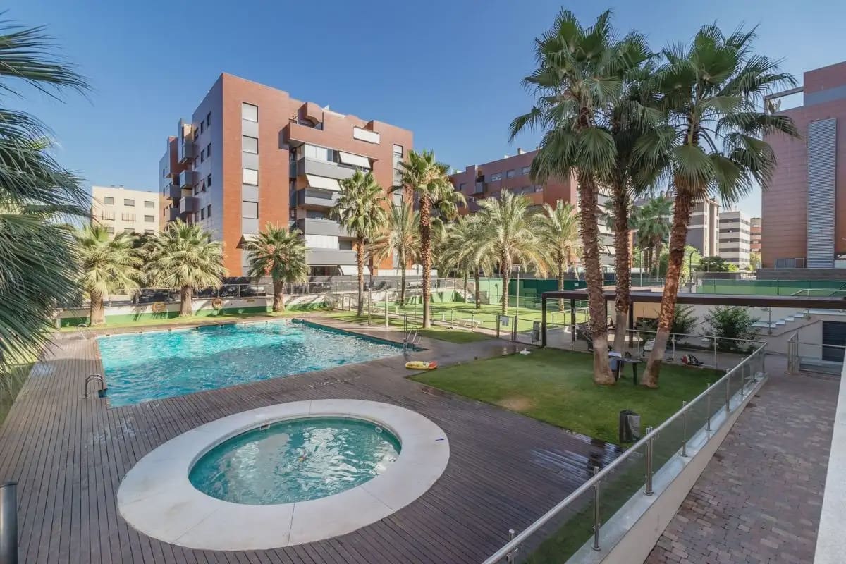 2 soveværelse Lejlighed til salg i Granada by med swimmingpool garage - € 345.000 (Ref: 9932392)