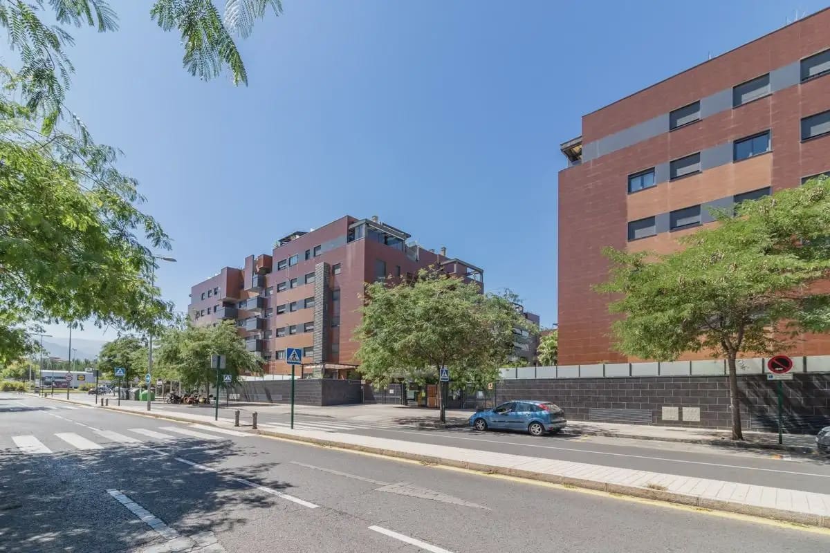 2 soveværelse Lejlighed til salg i Granada by med swimmingpool garage - € 345.000 (Ref: 9932392)