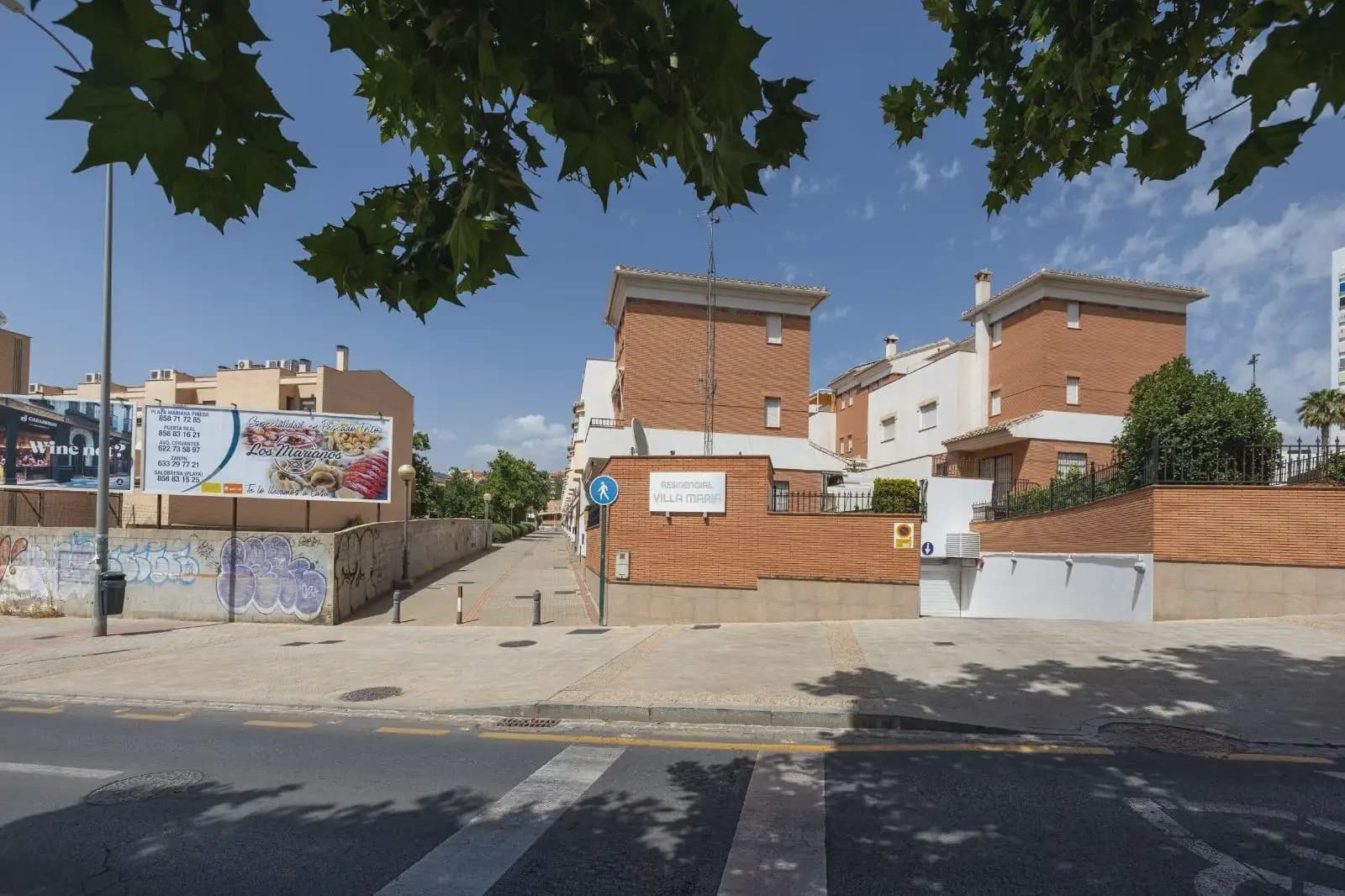4 soveværelse Byhus til salg i Granada by med garage - € 495.000 (Ref: 9932568)
