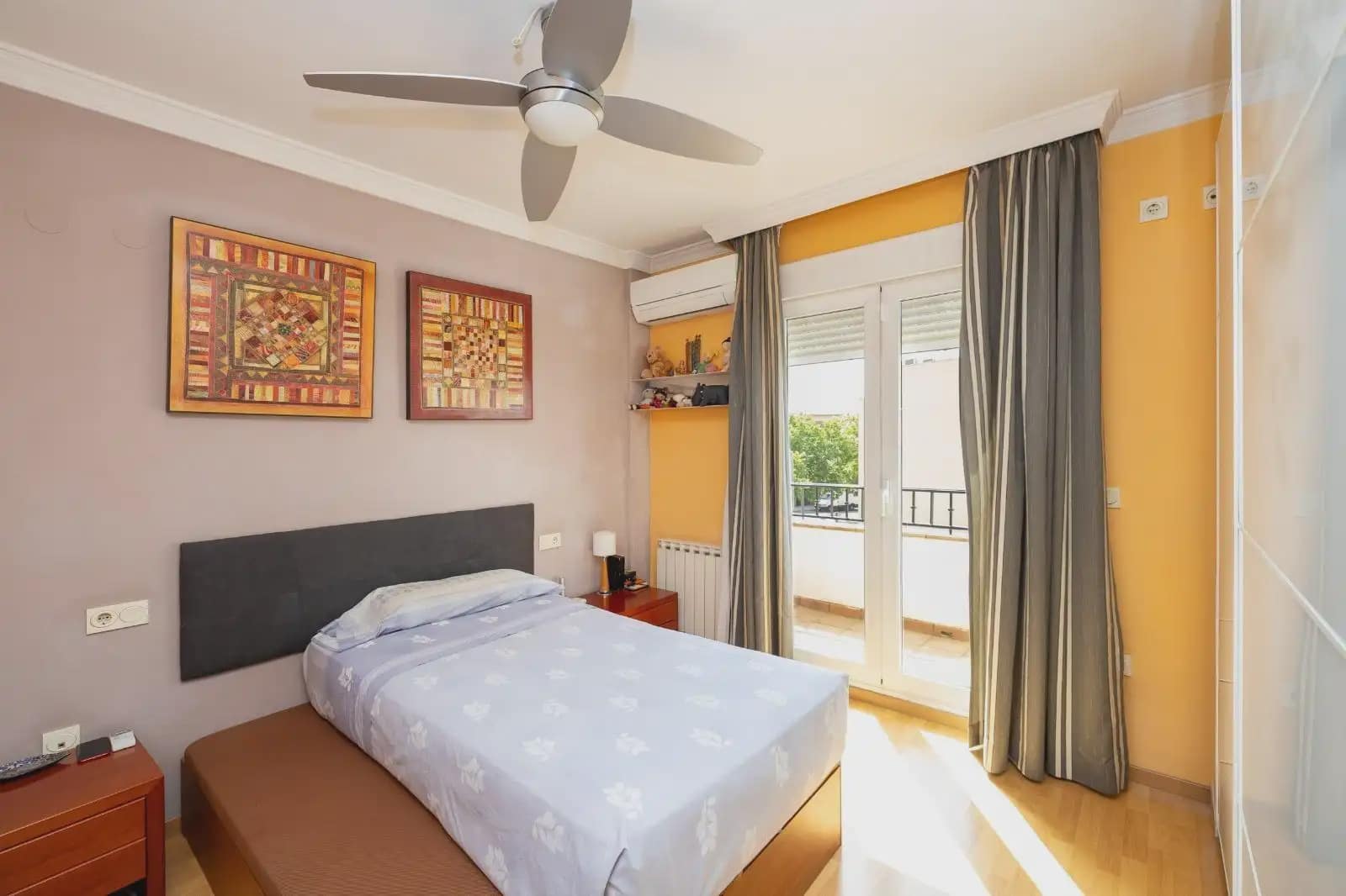 4 soveværelse Byhus til salg i Granada by med garage - € 495.000 (Ref: 9932568)