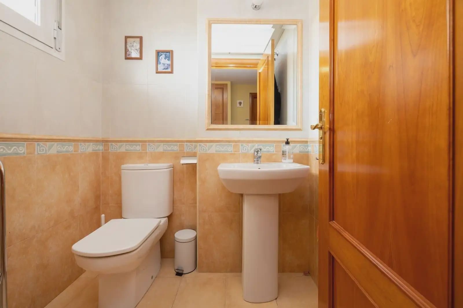 4 soveværelse Byhus til salg i Granada by med garage - € 495.000 (Ref: 9932568)