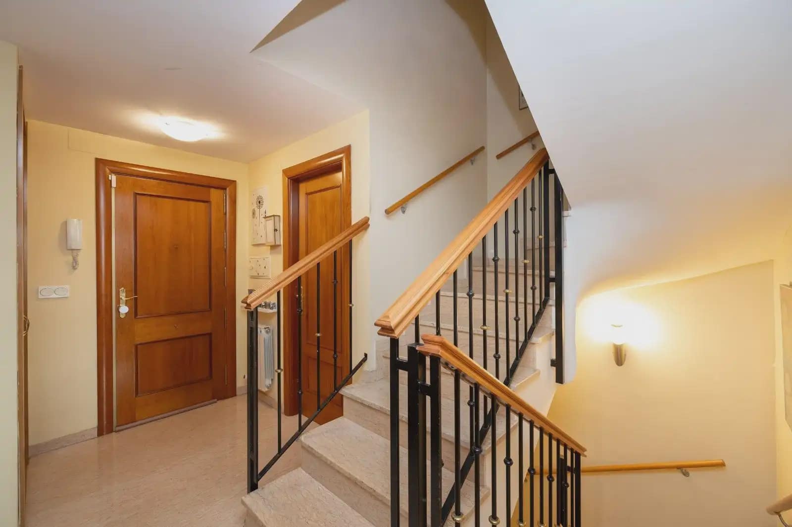 4 soveværelse Byhus til salg i Granada by med garage - € 495.000 (Ref: 9932568)