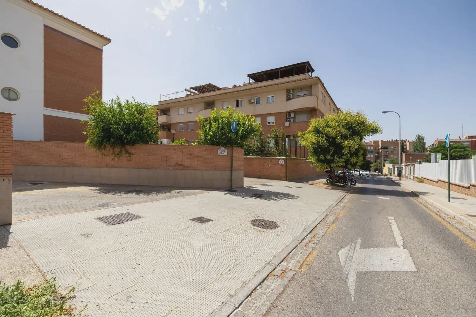 4 soveværelse Byhus til salg i Granada by med garage - € 495.000 (Ref: 9932568)
