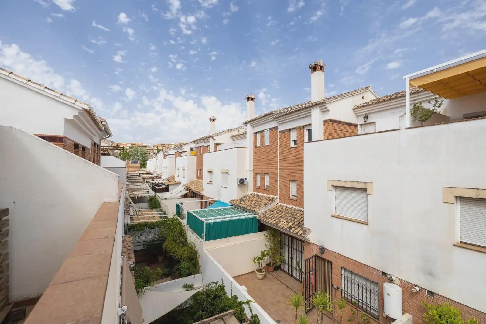 4 soveværelse Byhus til salg i Granada by med garage - € 495.000 (Ref: 9932568)