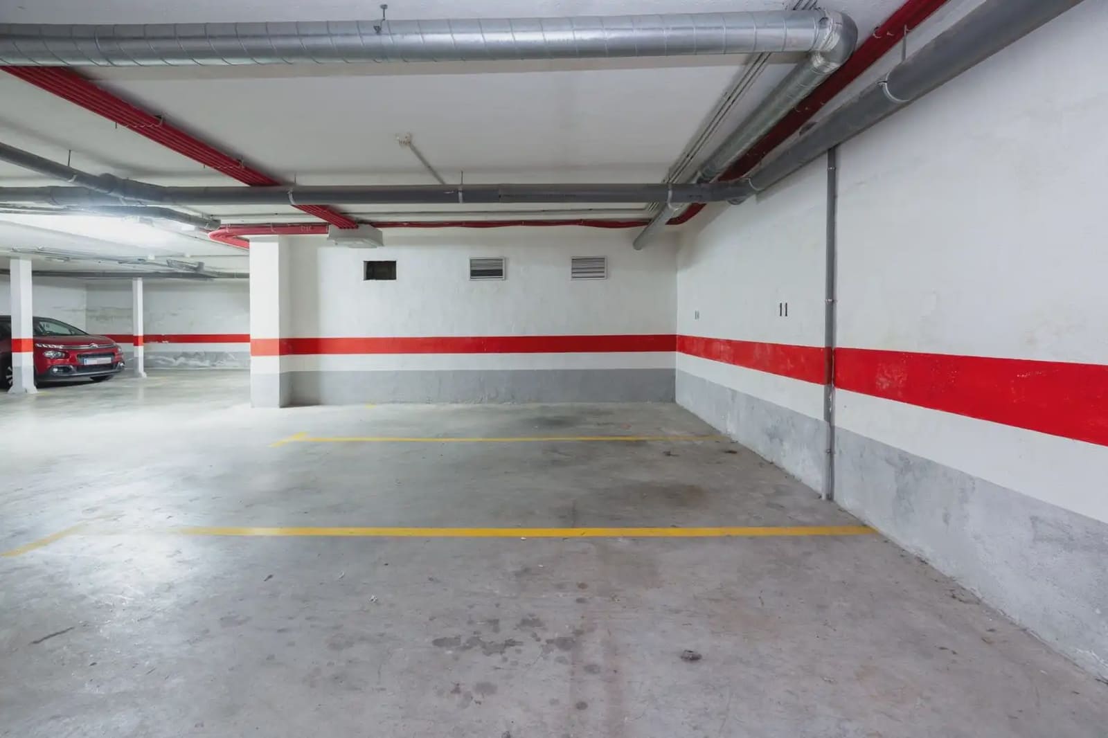 Garage til salg i Granada by - € 31.500 (Ref: 9932681)