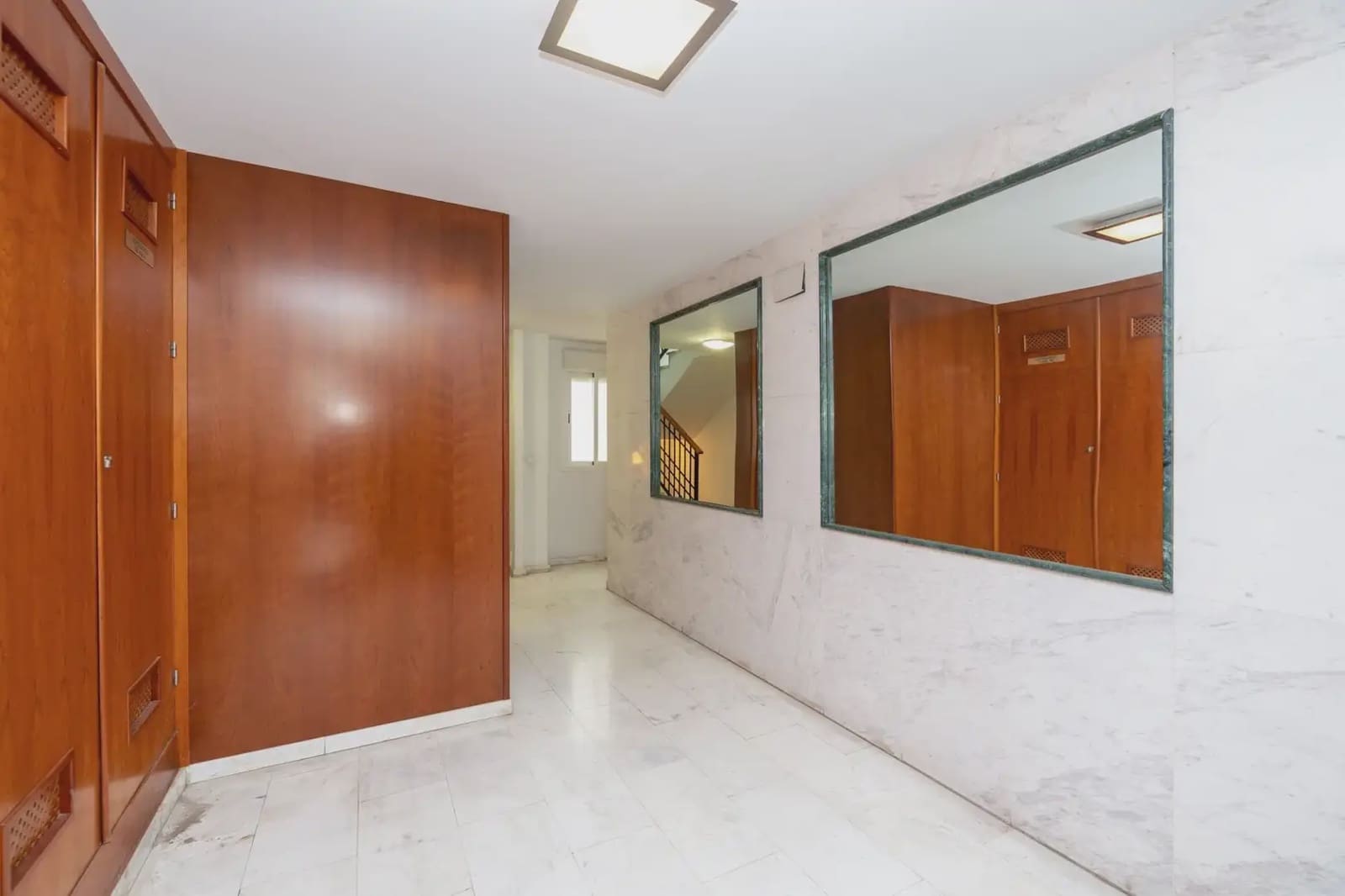 Garage til salg i Granada by - € 31.500 (Ref: 9932681)