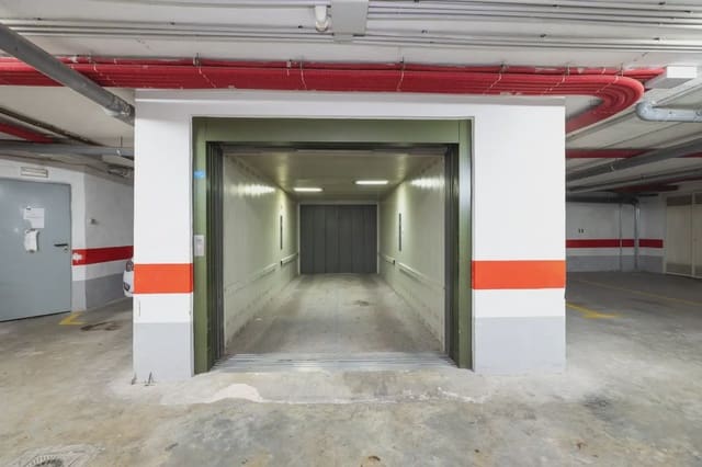 Garage te koop in San Matías - Realejo, Granada stad - € 31.500 (Ref: 9932681)