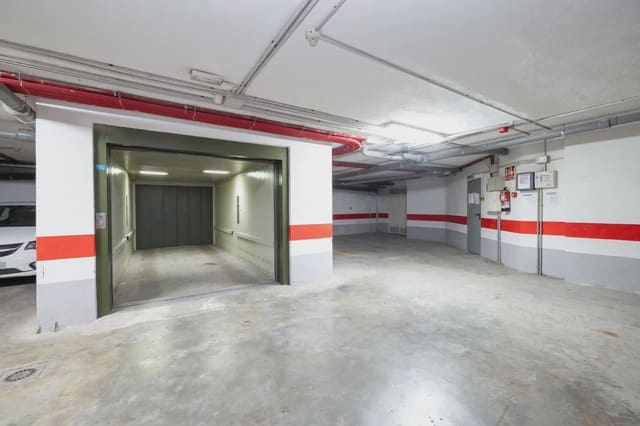 Garage te koop in San Matías - Realejo, Granada stad - € 31.500 (Ref: 9932681)