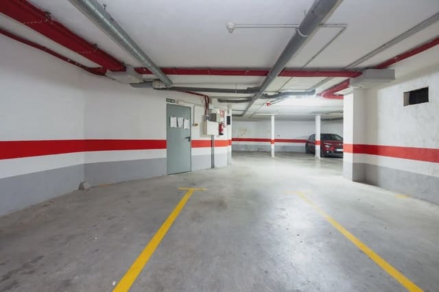 Garage te koop in San Matías - Realejo, Granada stad - € 31.500 (Ref: 9932681)