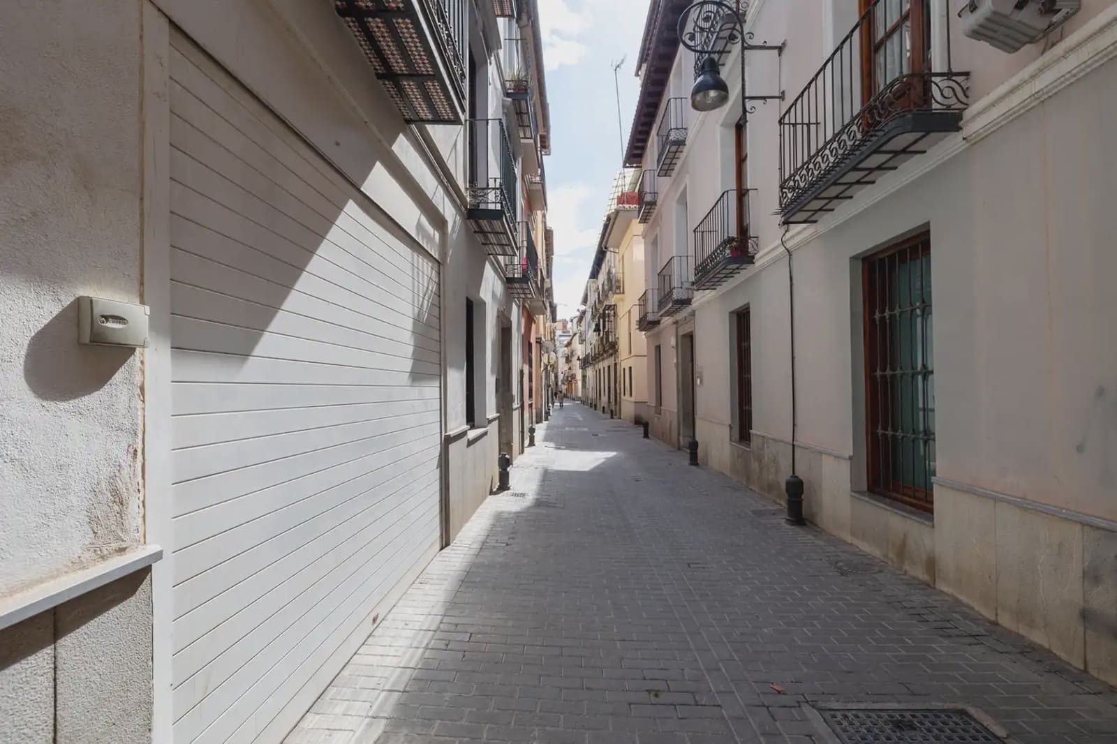 Garage til salg i Granada by - € 31.500 (Ref: 9932681)