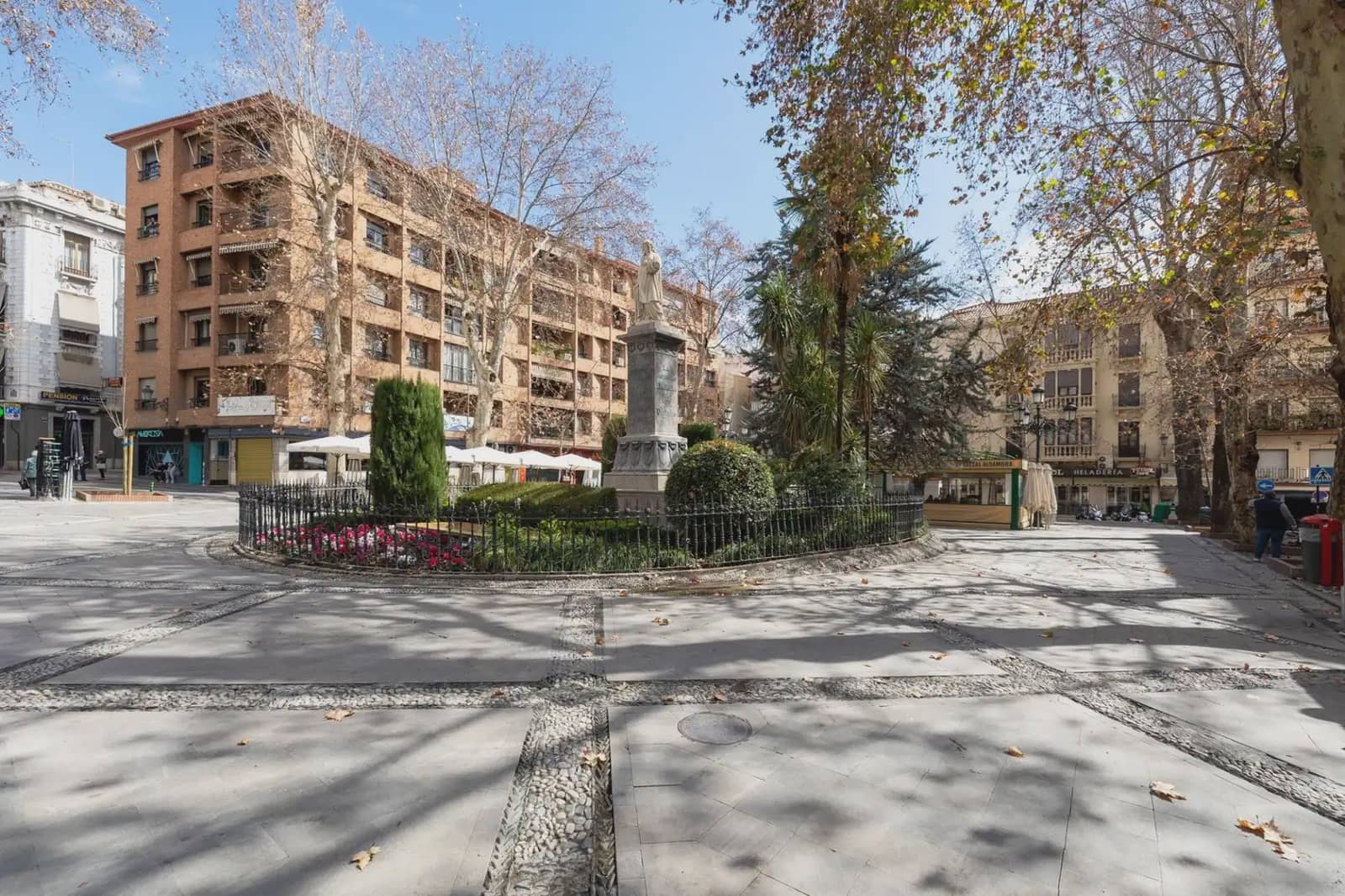 Garage til salg i Granada by - € 31.500 (Ref: 9932681)