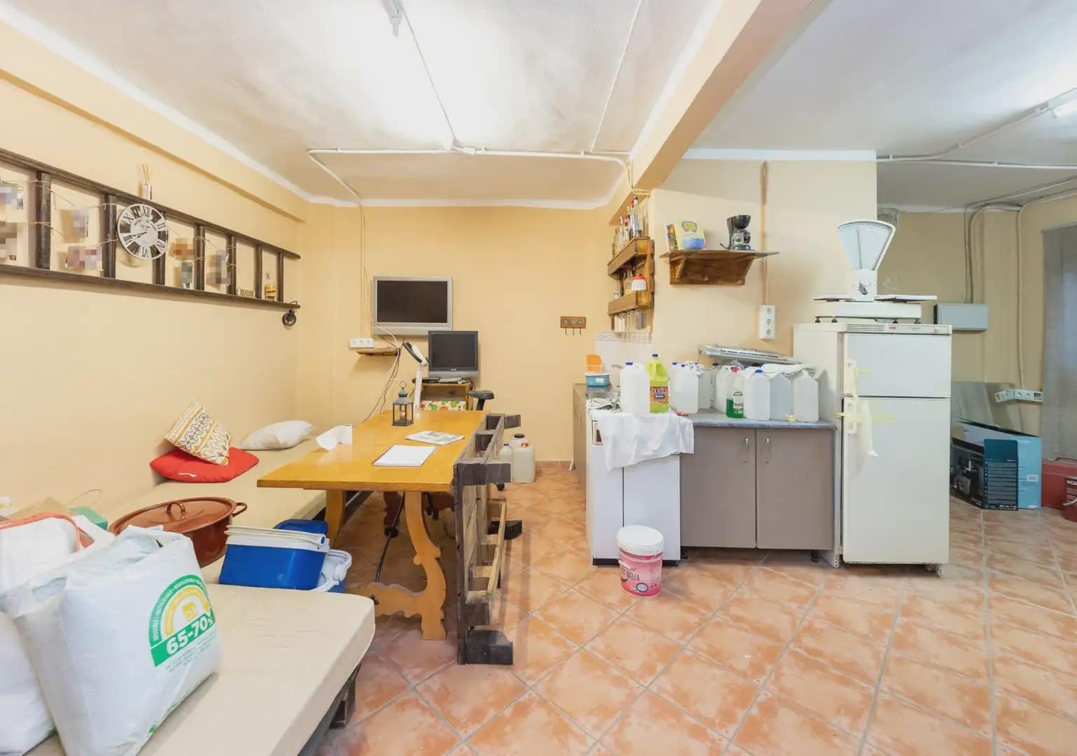 Erhverv til salg i Granada by - € 68.000 (Ref: 9934924)