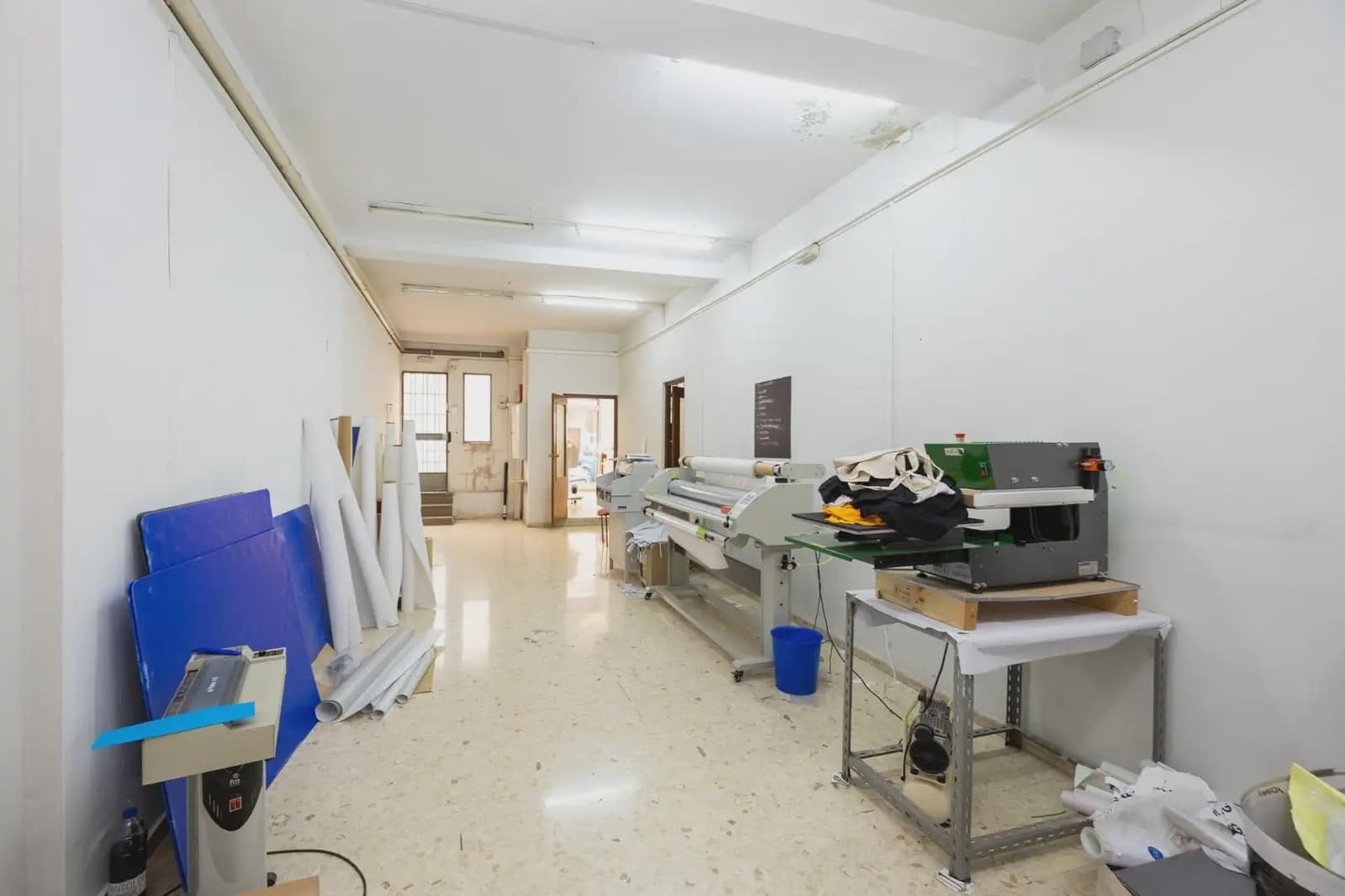 Erhverv til salg i Granada by - € 420.000 (Ref: 9935287)