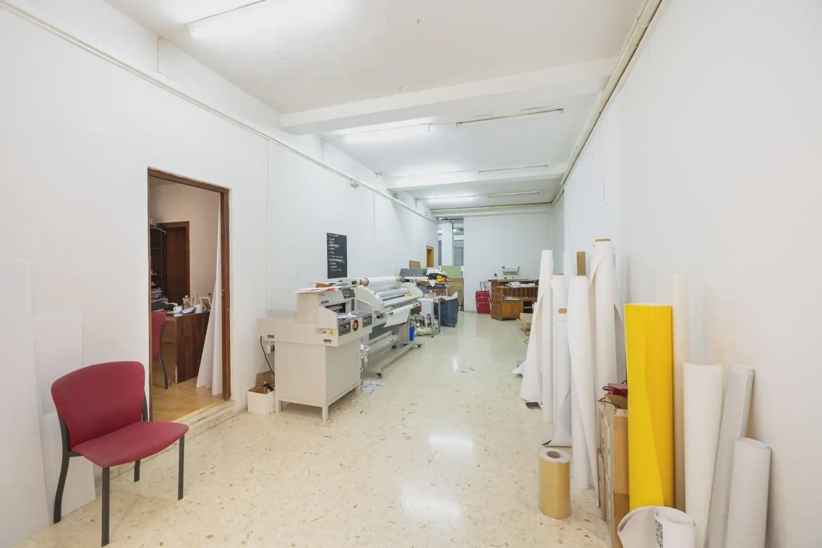 Erhverv til salg i Granada by - € 420.000 (Ref: 9935287)