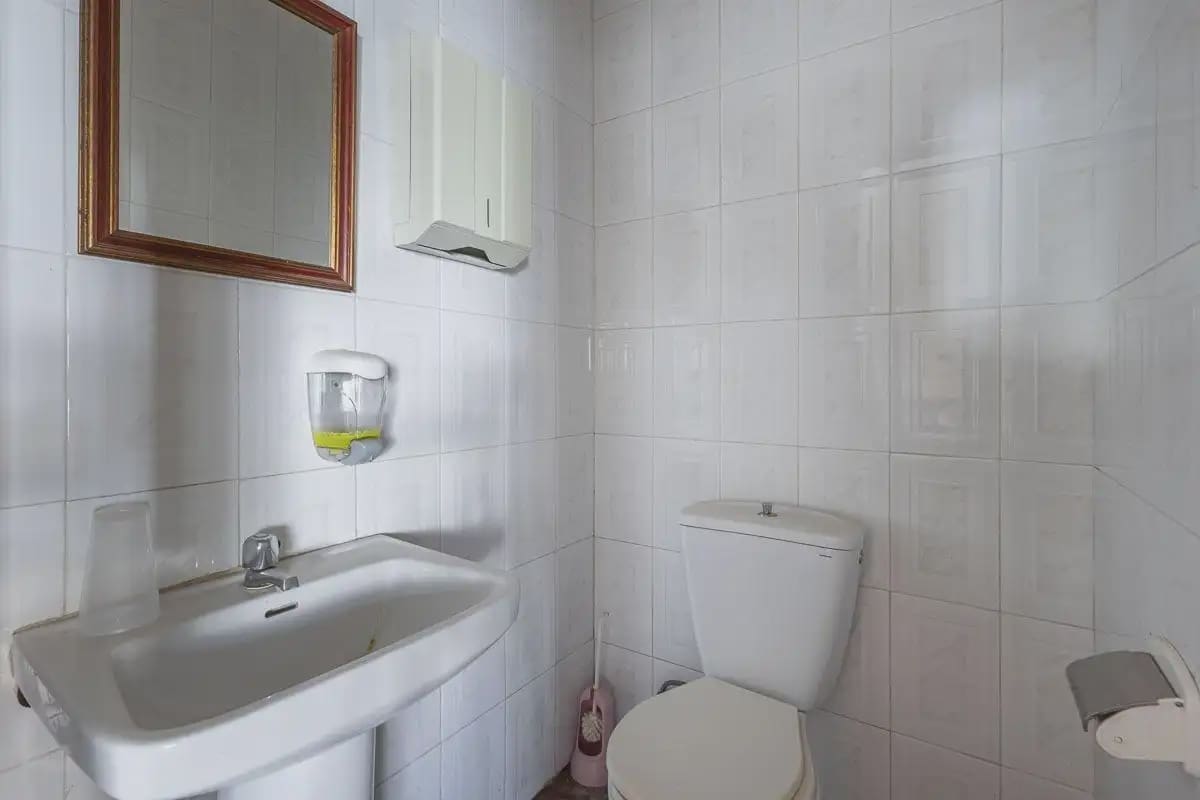 6 slaapkamer Commercieel te koop in Cijuela - € 149.000 (Ref: 9937119)