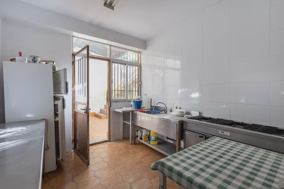 6 slaapkamer Commercieel te koop in Cijuela - € 149.000 (Ref: 9937119)