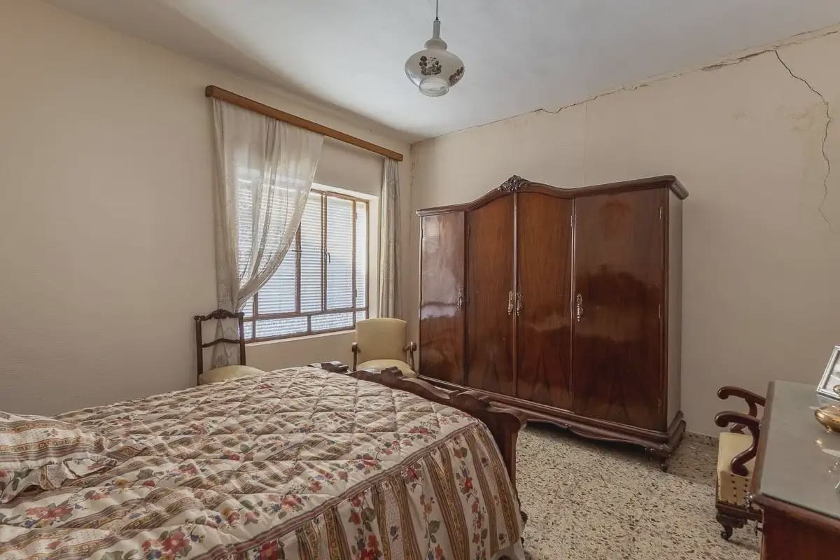 6 slaapkamer Commercieel te koop in Cijuela - € 149.000 (Ref: 9937119)