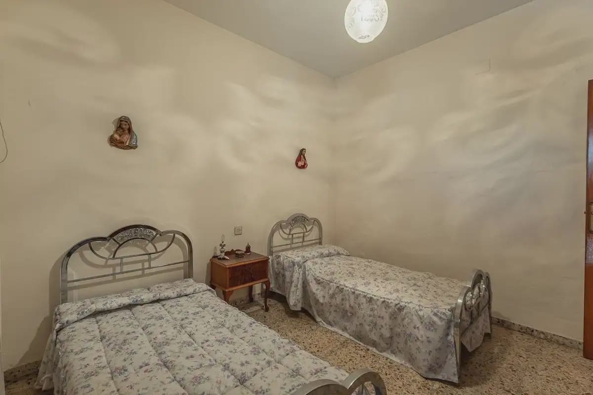 6 slaapkamer Commercieel te koop in Cijuela - € 149.000 (Ref: 9937119)