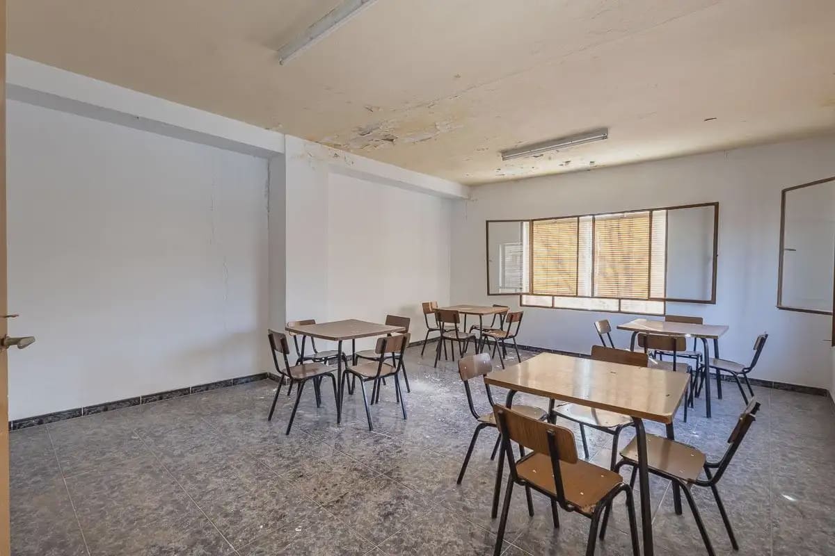6 slaapkamer Commercieel te koop in Cijuela - € 149.000 (Ref: 9937119)