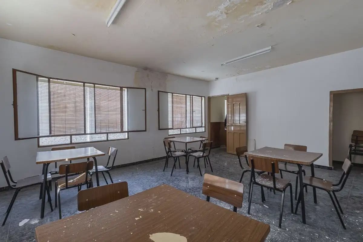 6 slaapkamer Commercieel te koop in Cijuela - € 149.000 (Ref: 9937119)