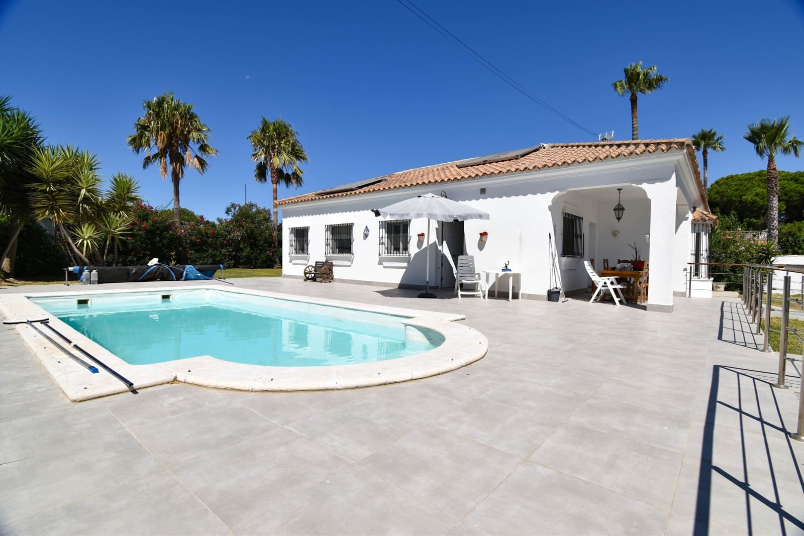 4 Zimmer Villa zu verkaufen in Chiclana de la Frontera - 425.000 € (Ref: 10001220)