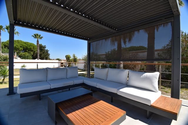 4 bedroom Villa for sale in Chiclana de la Frontera - € 425,000 (Ref: 10001220)