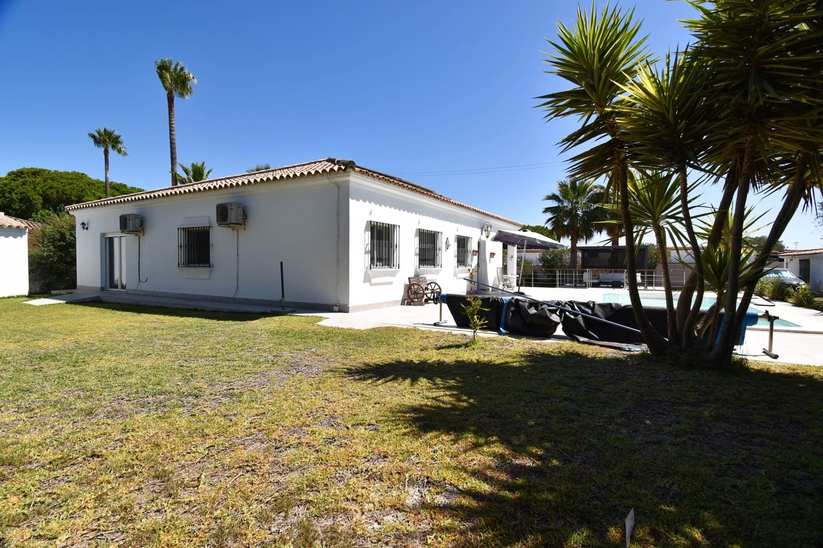 4 Zimmer Villa zu verkaufen in Chiclana de la Frontera - 425.000 € (Ref: 10001220)