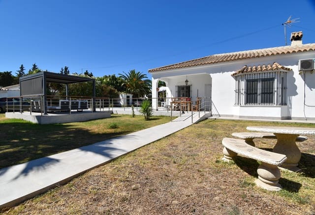 4 bedroom Villa for sale in Chiclana de la Frontera - € 425,000 (Ref: 10001220)