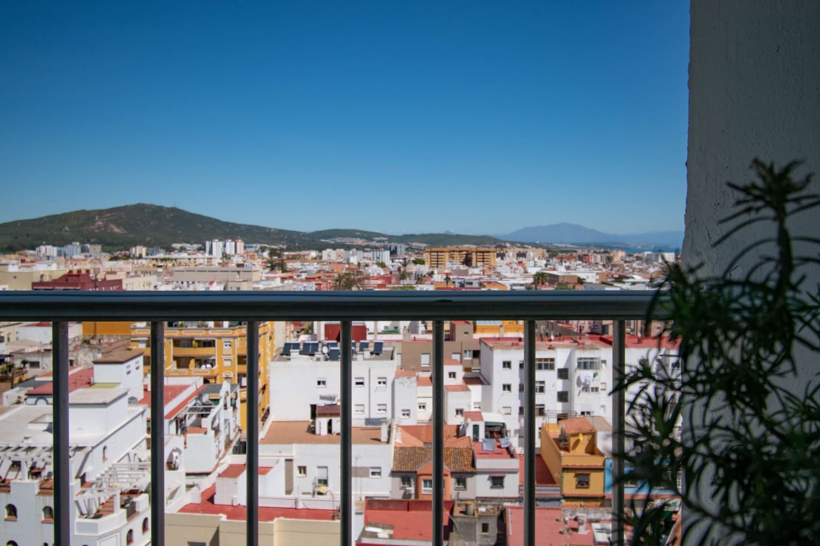 3 Zimmer Apartment zu verkaufen in La Linea de la Concepcion - 249.900 € (Ref: 10065531)