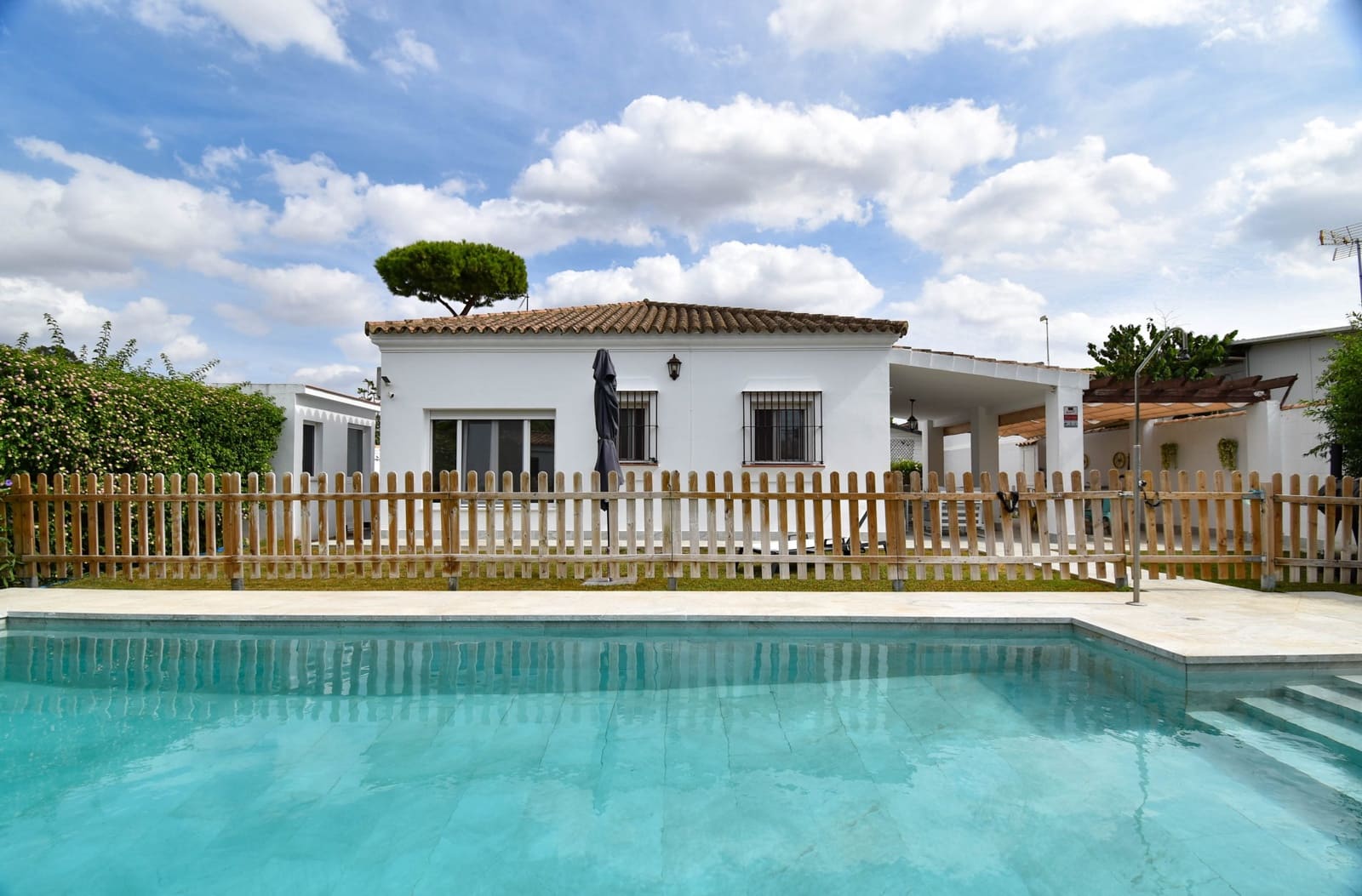 3 slaapkamer Villa te koop in Chiclana de la Frontera met zwembad - € 439.900 (Ref: 10156226)
