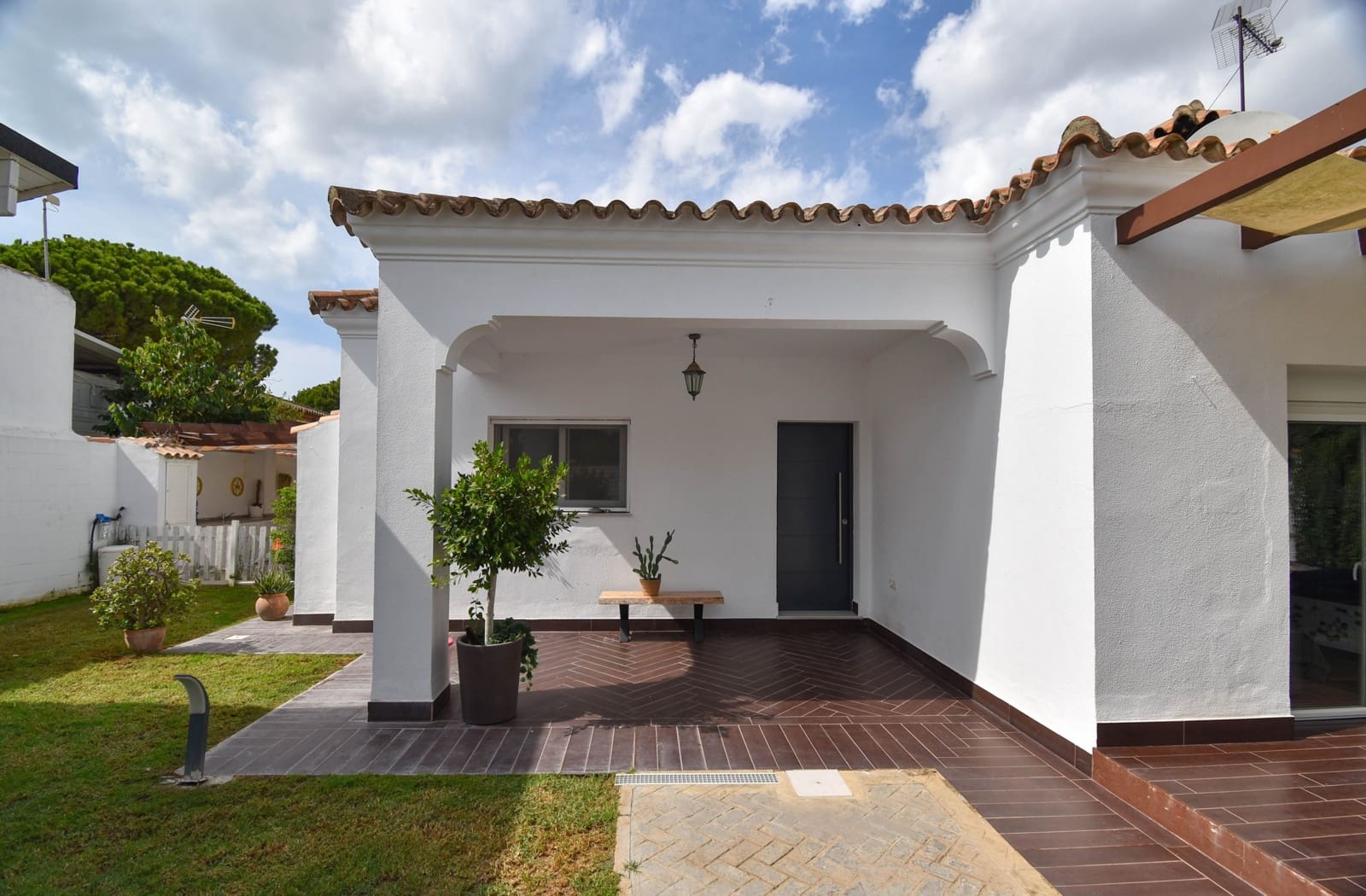 3 slaapkamer Villa te koop in Chiclana de la Frontera met zwembad - € 439.900 (Ref: 10156226)