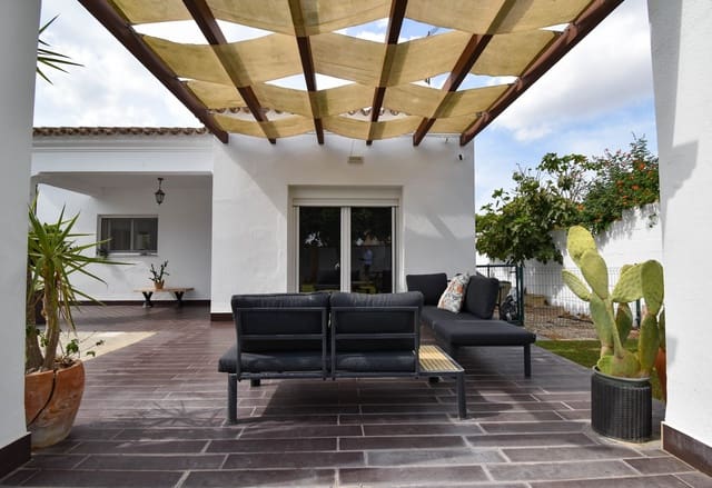 3 chambre Villa/Maison à vendre à Chiclana de la Frontera avec piscine - 439 900 € (Ref: 10156226)