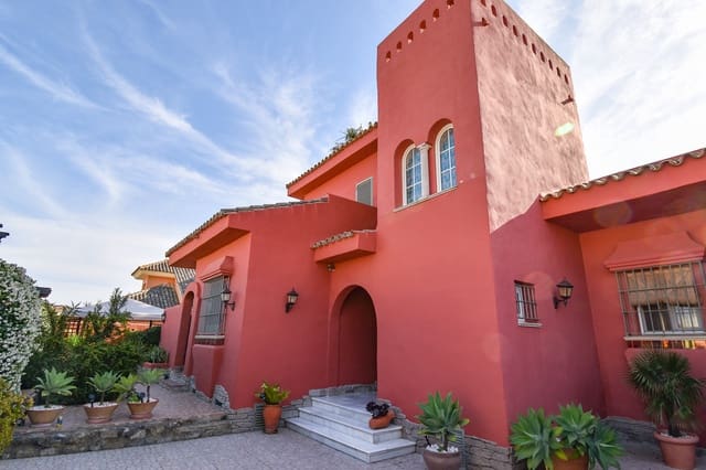 5 bedroom Villa for sale in Chiclana de la Frontera - € 1,375,000 (Ref: 9007254)