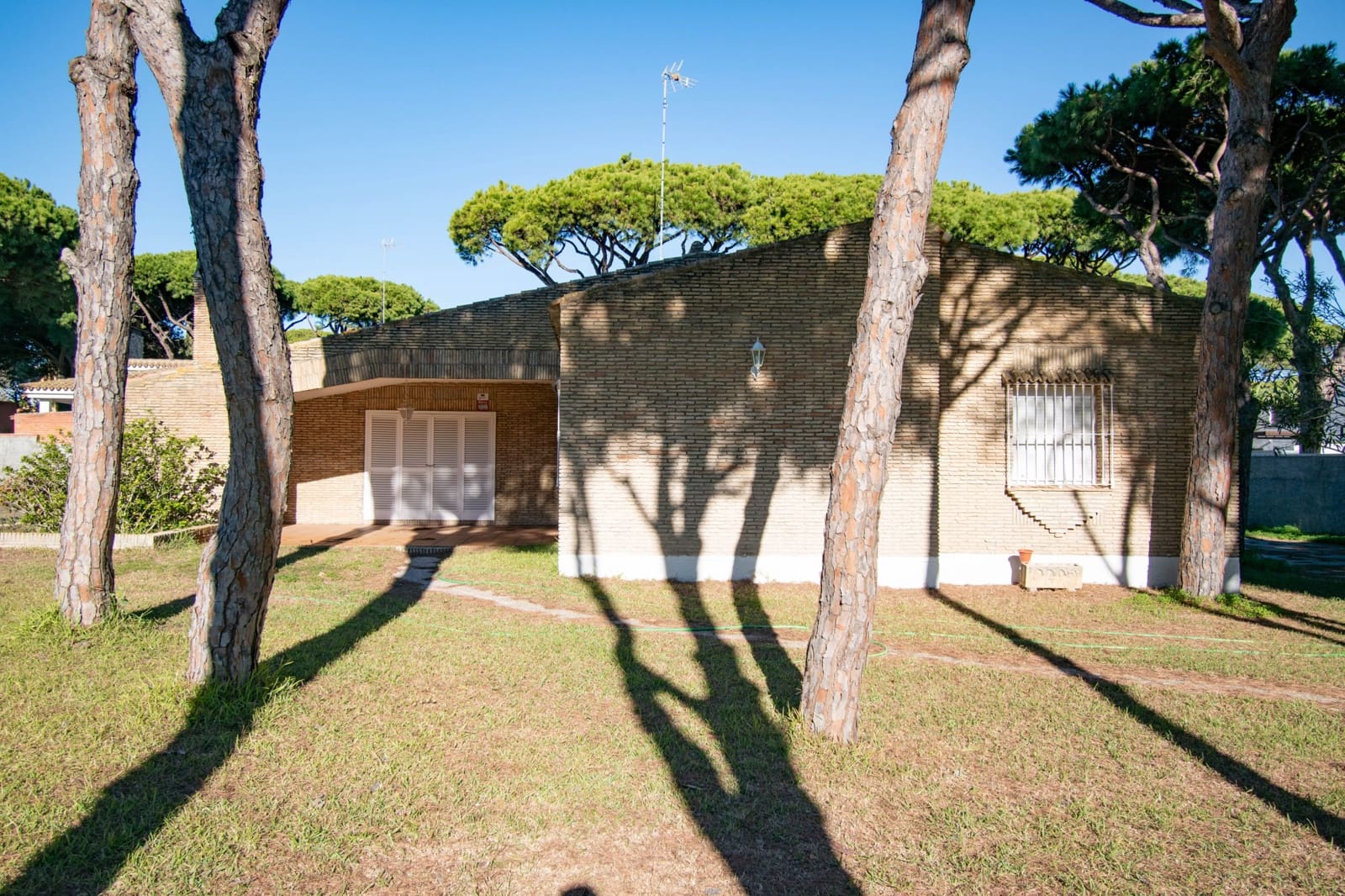 4 slaapkamer Villa te koop in Chiclana de la Frontera - € 1.590.000 (Ref: 9528411)