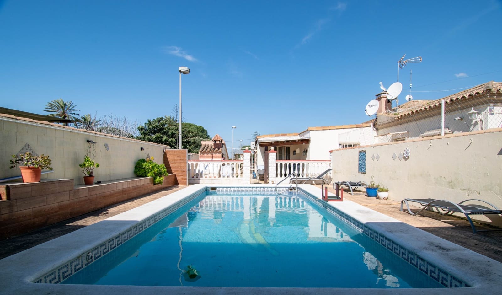 5 chambre Villa/Maison à vendre à Chiclana de la Frontera - 325 000 € (Ref: 9671169)