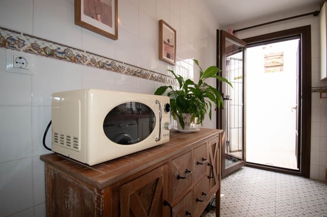 2 bedroom Apartment for sale in Vejer de la Frontera - € 259,900 (Ref: 9713367)