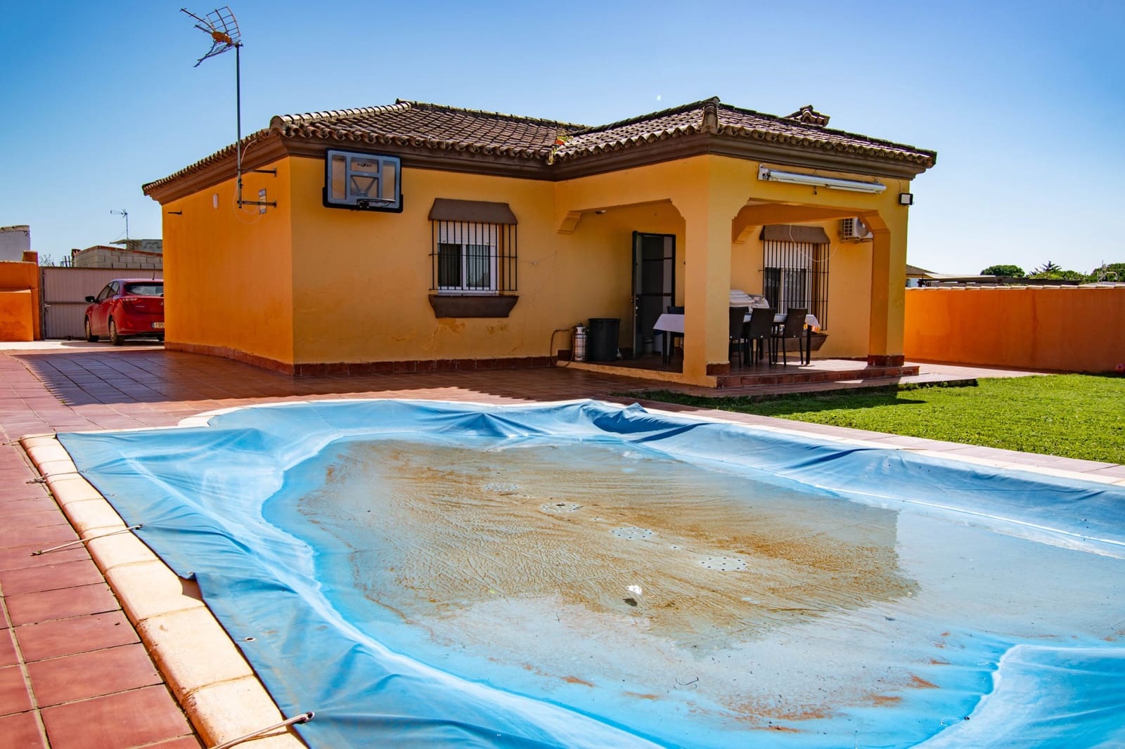 3 bedroom Villa for sale in Chiclana de la Frontera - € 239,900 (Ref: 9730862)