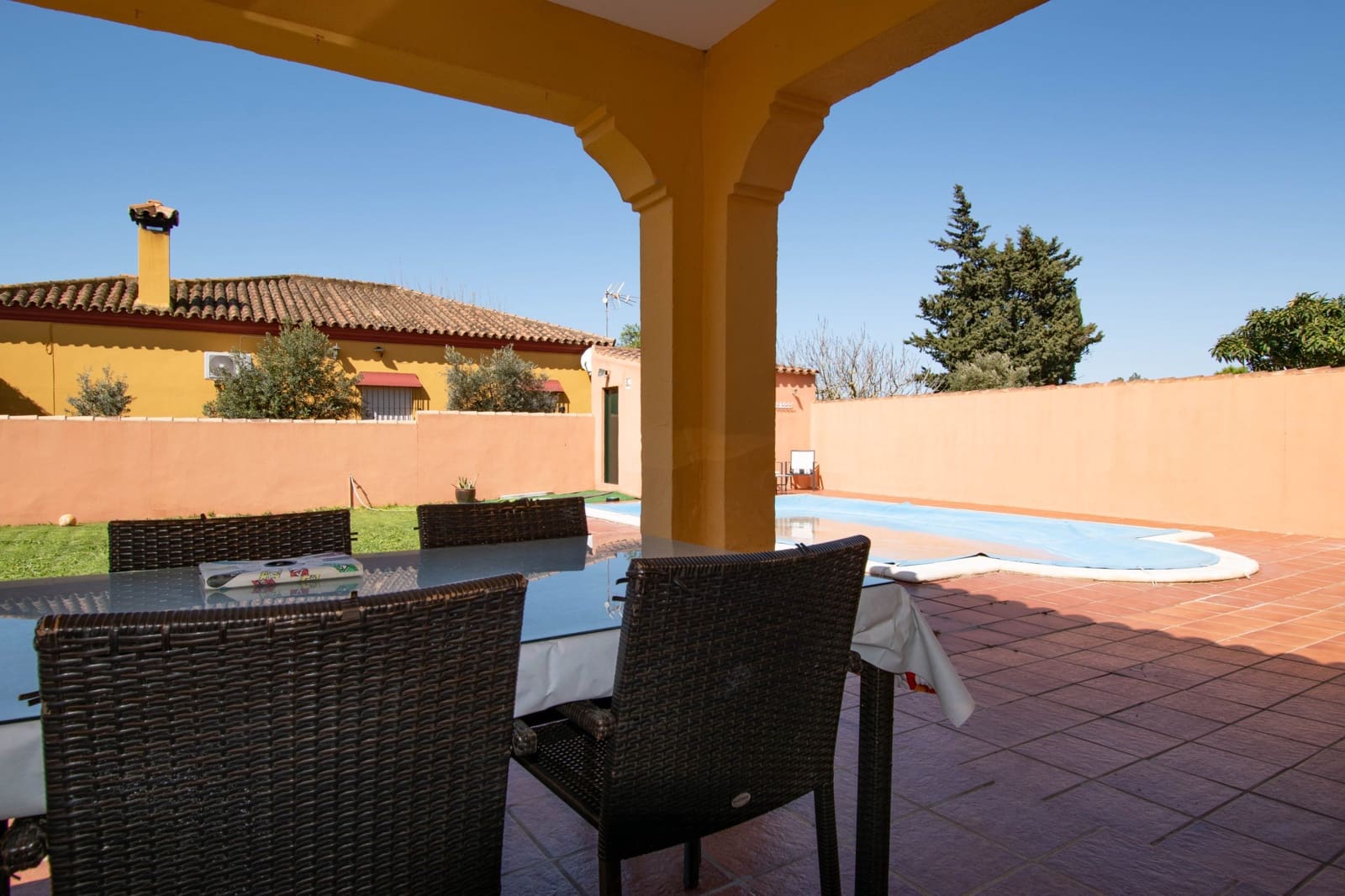 3 bedroom Villa for sale in Chiclana de la Frontera - € 239,900 (Ref: 9730862)
