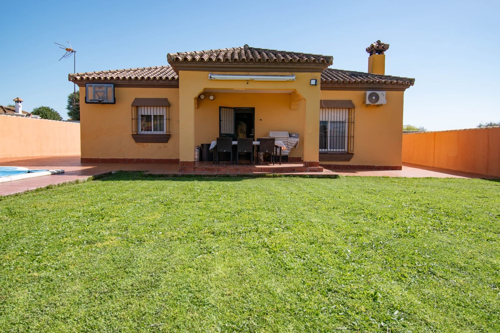 3 bedroom Villa for sale in Chiclana de la Frontera - € 239,900 (Ref: 9730862)