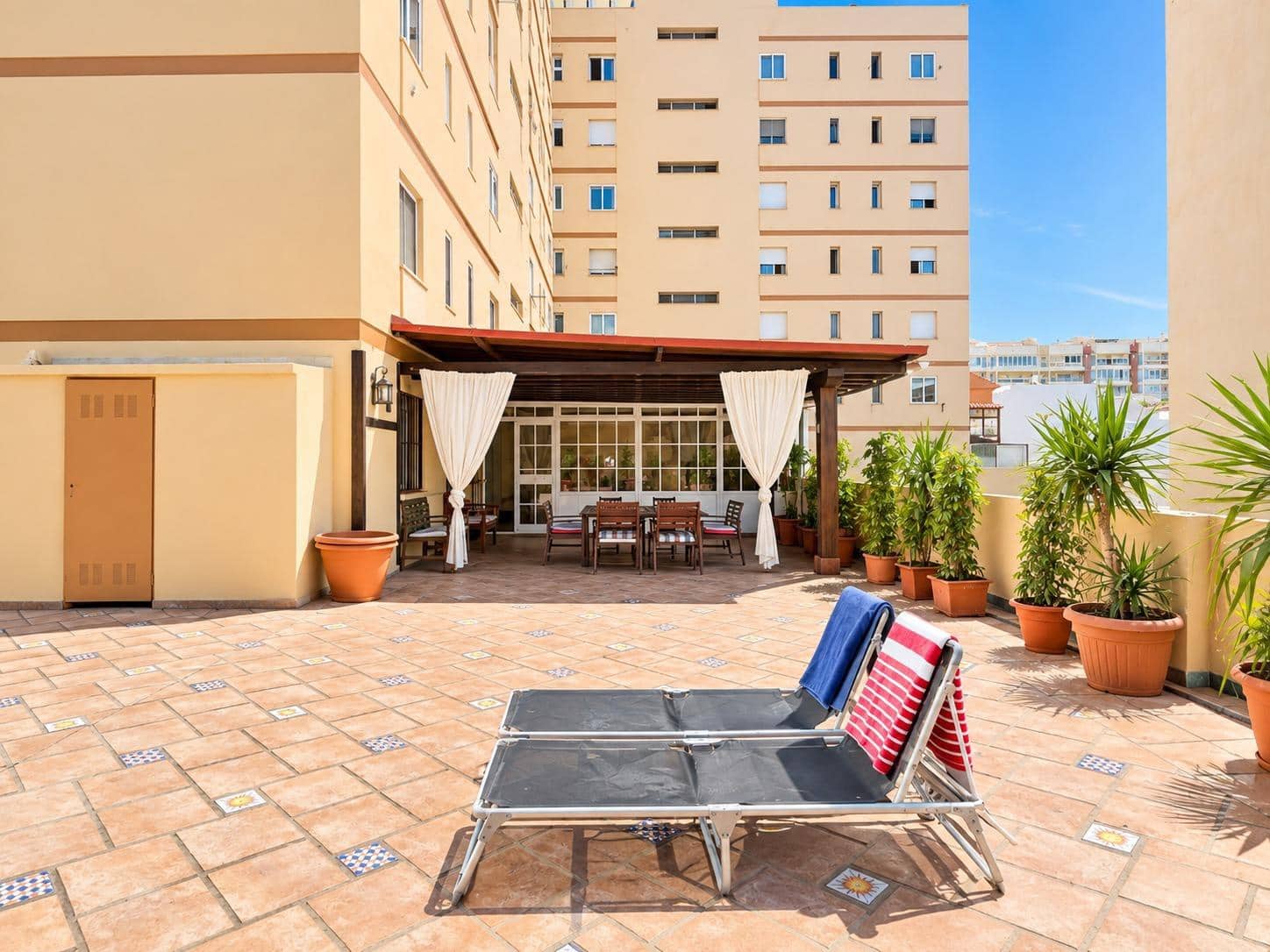Piso de 2 habitaciones en Fuengirola en venta - 495.000 € (Ref: 10094633)